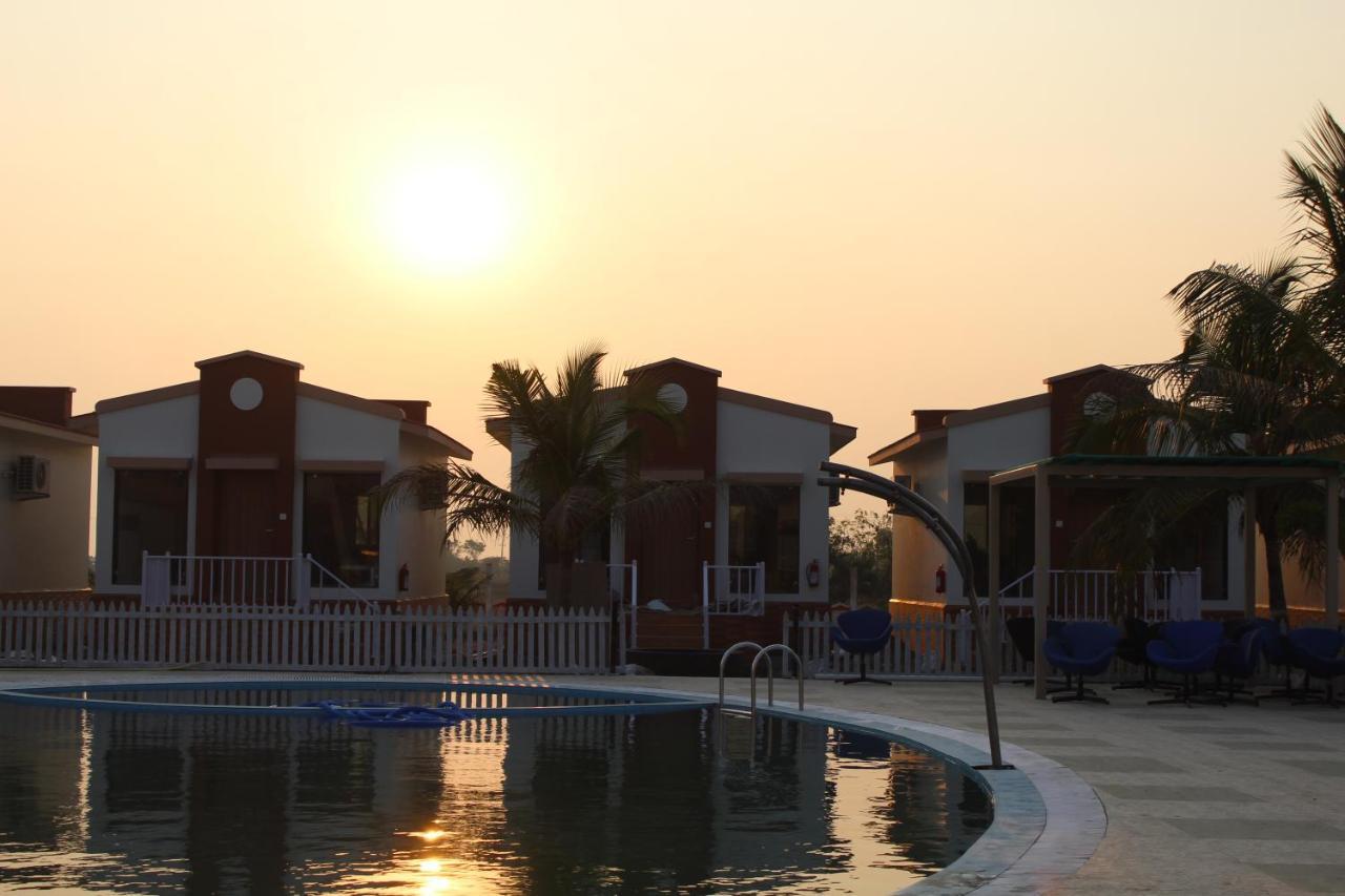 Flamingo Club And Resort Una 3 Km Away From Diu Check Post Dış mekan fotoğraf