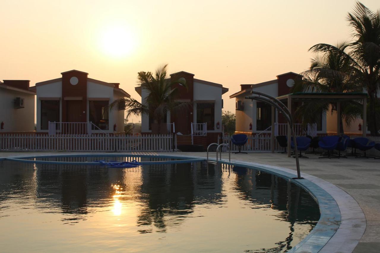 Flamingo Club And Resort Una 3 Km Away From Diu Check Post Dış mekan fotoğraf