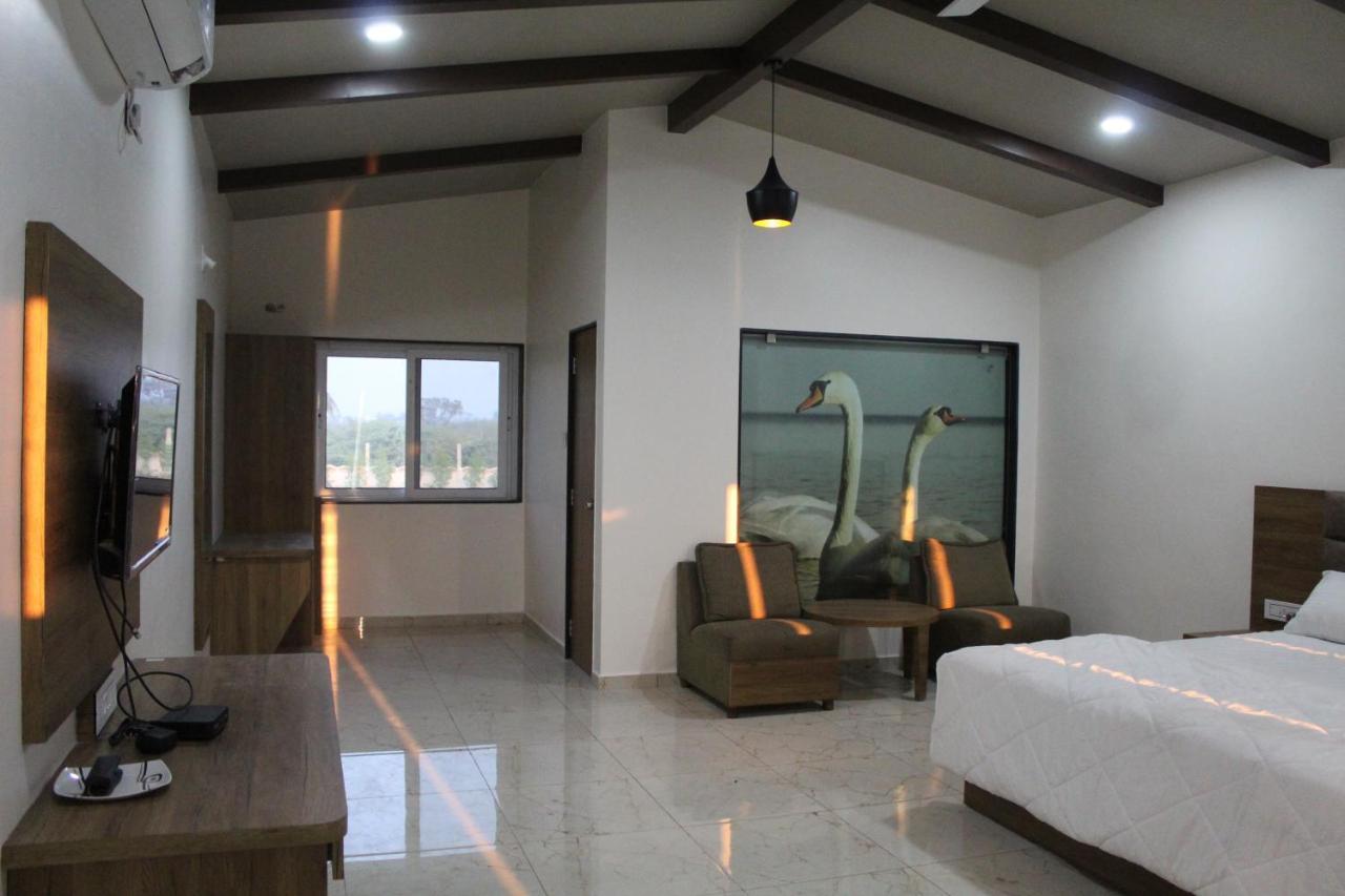 Flamingo Club And Resort Una 3 Km Away From Diu Check Post Dış mekan fotoğraf