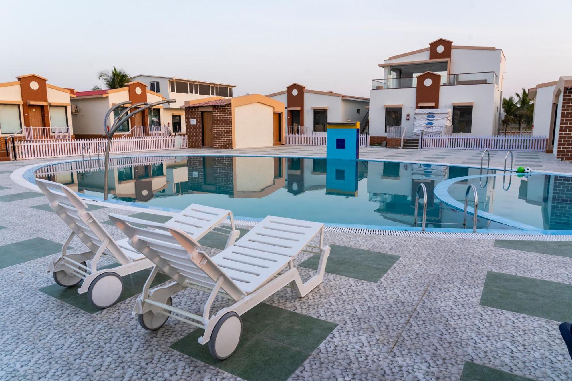 Flamingo Club And Resort Una 3 Km Away From Diu Check Post Dış mekan fotoğraf