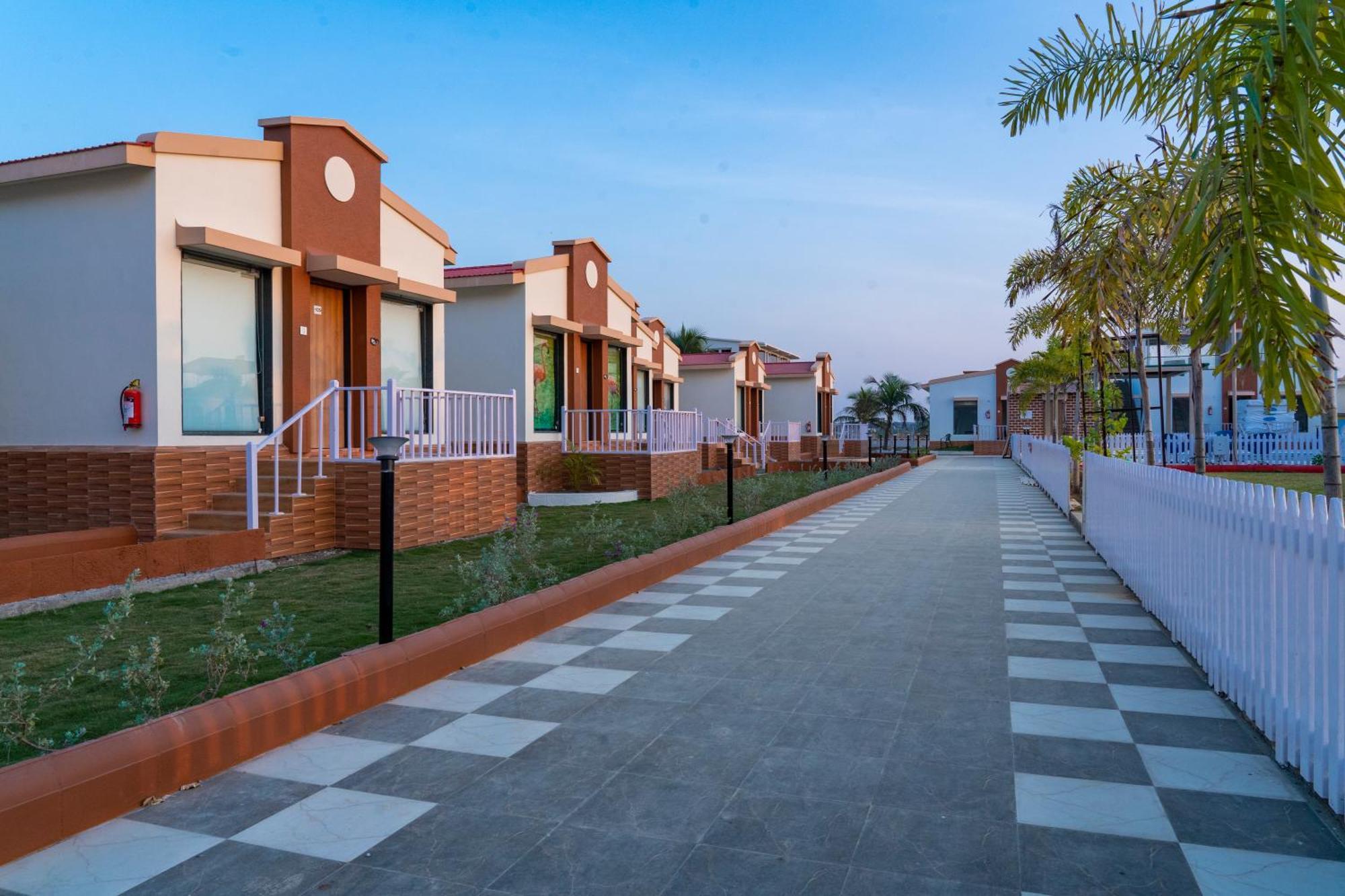Flamingo Club And Resort Una 3 Km Away From Diu Check Post Dış mekan fotoğraf